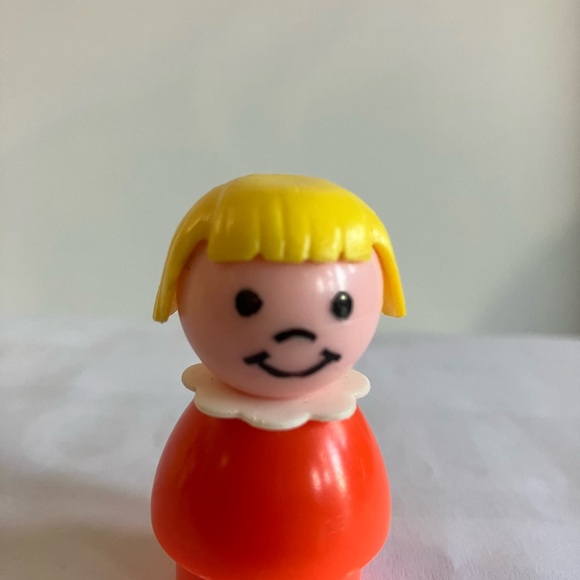 Vintage Fisher-Price mini bus with Family. - Picture 14 of 16